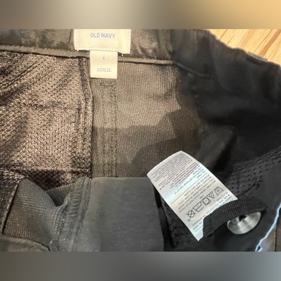 Old navy black moisture wicking boys golf shorts - Picture 4 of 8